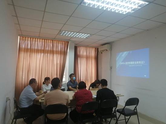 说明: 2022年4月25日教务处业务学习《中华人民共和国职业教育法》