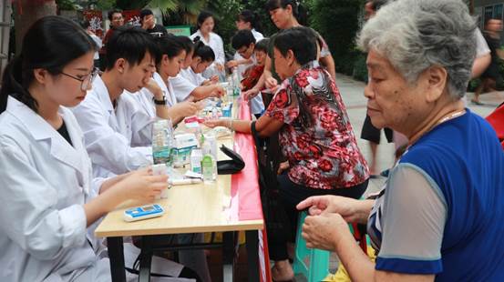 说明: C:\Users\Administrator\Desktop\雷锋精神下社区，发挥党员正能量\IMG_3328.JPG